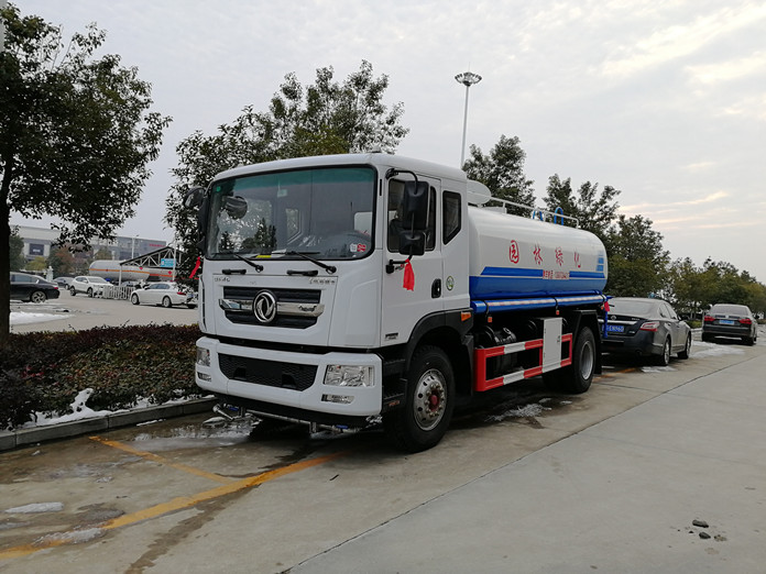 東風(fēng)多利卡D9灑水車